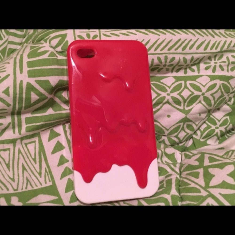 An iPhone 4 or 4s case.